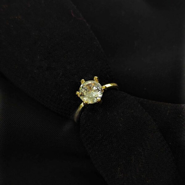 Beautiful Classic Design 6 Claw Setting Rings Flower Basket Golden Ring for girls / women Beautiful Luxury ring