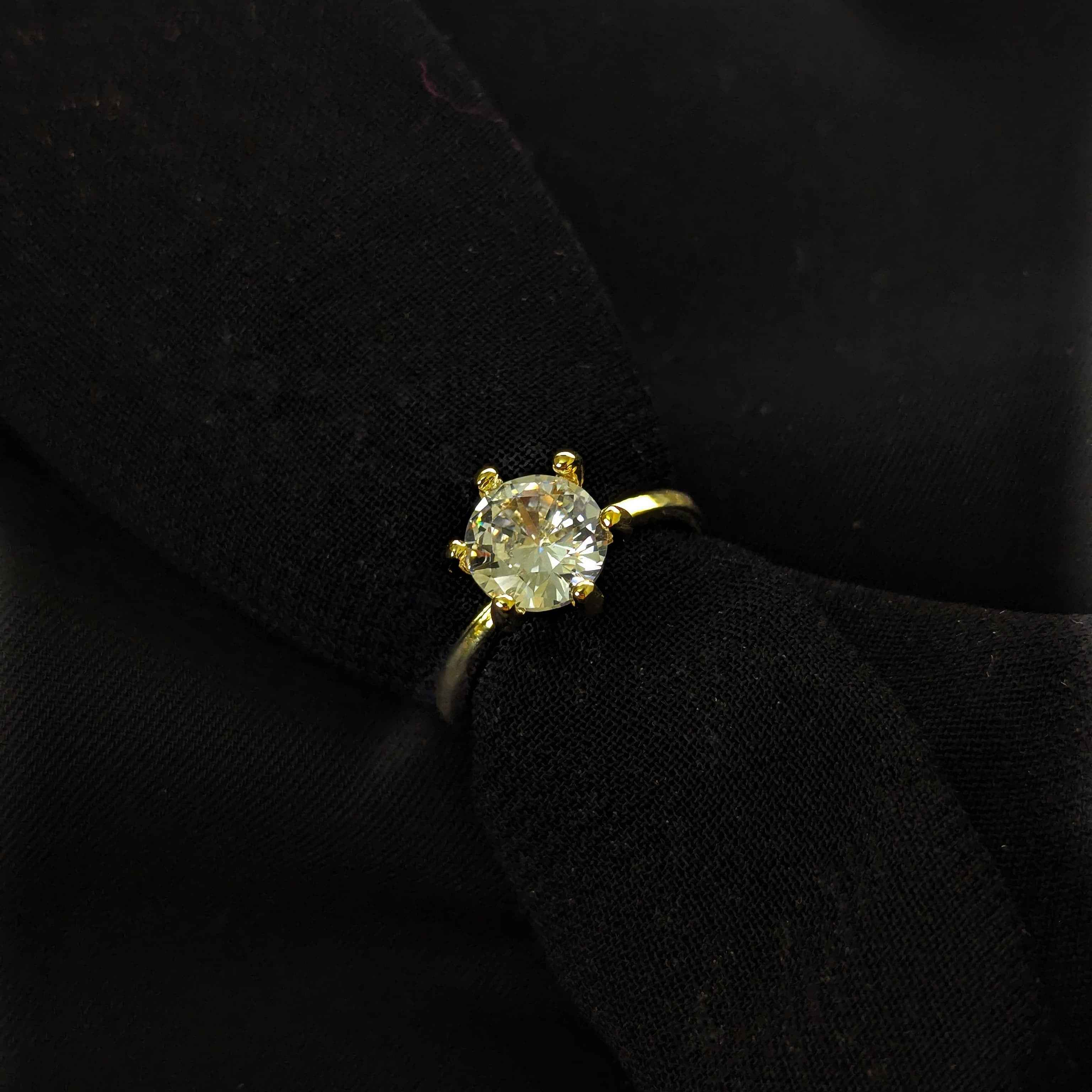 Beautiful Classic Design 6 Claw Setting Rings Flower Basket Golden Ring for girls / women Beautiful Luxury ring