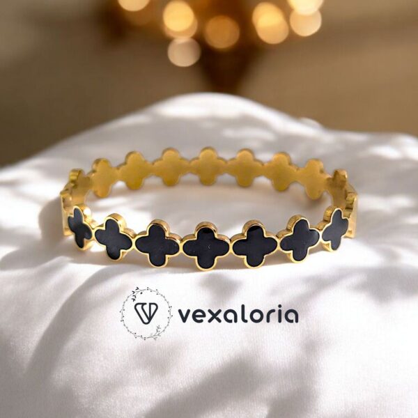Luxury clover cuff