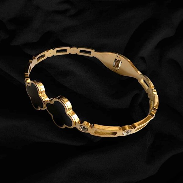 Highly Trending Branded Adjustable Bracelet Golden plated beautiful Design For Women Van Cleef Design Chain SS Bracelet
