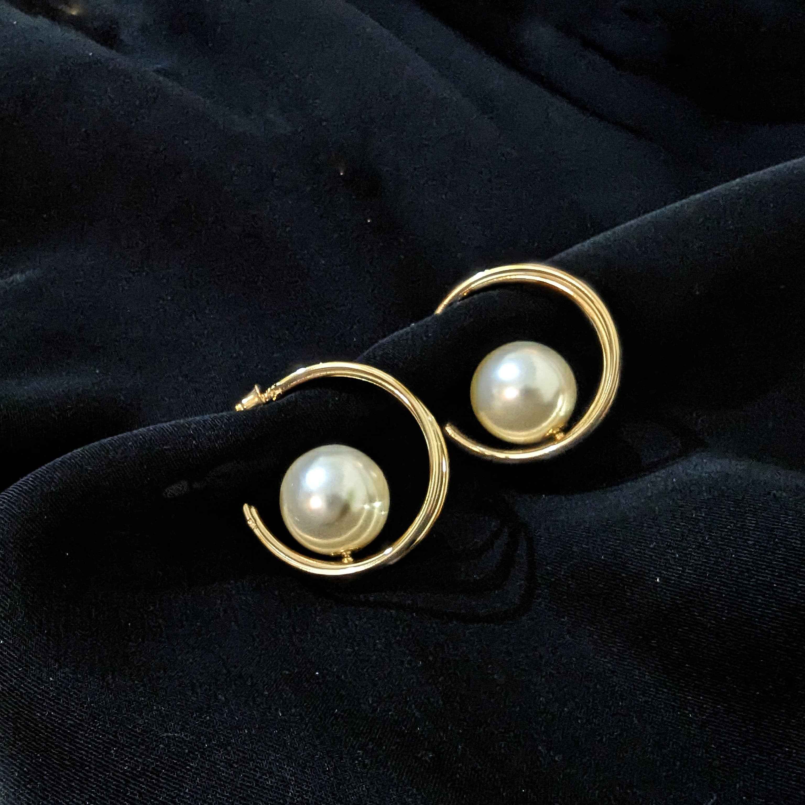 Golden Earrings with Pearl