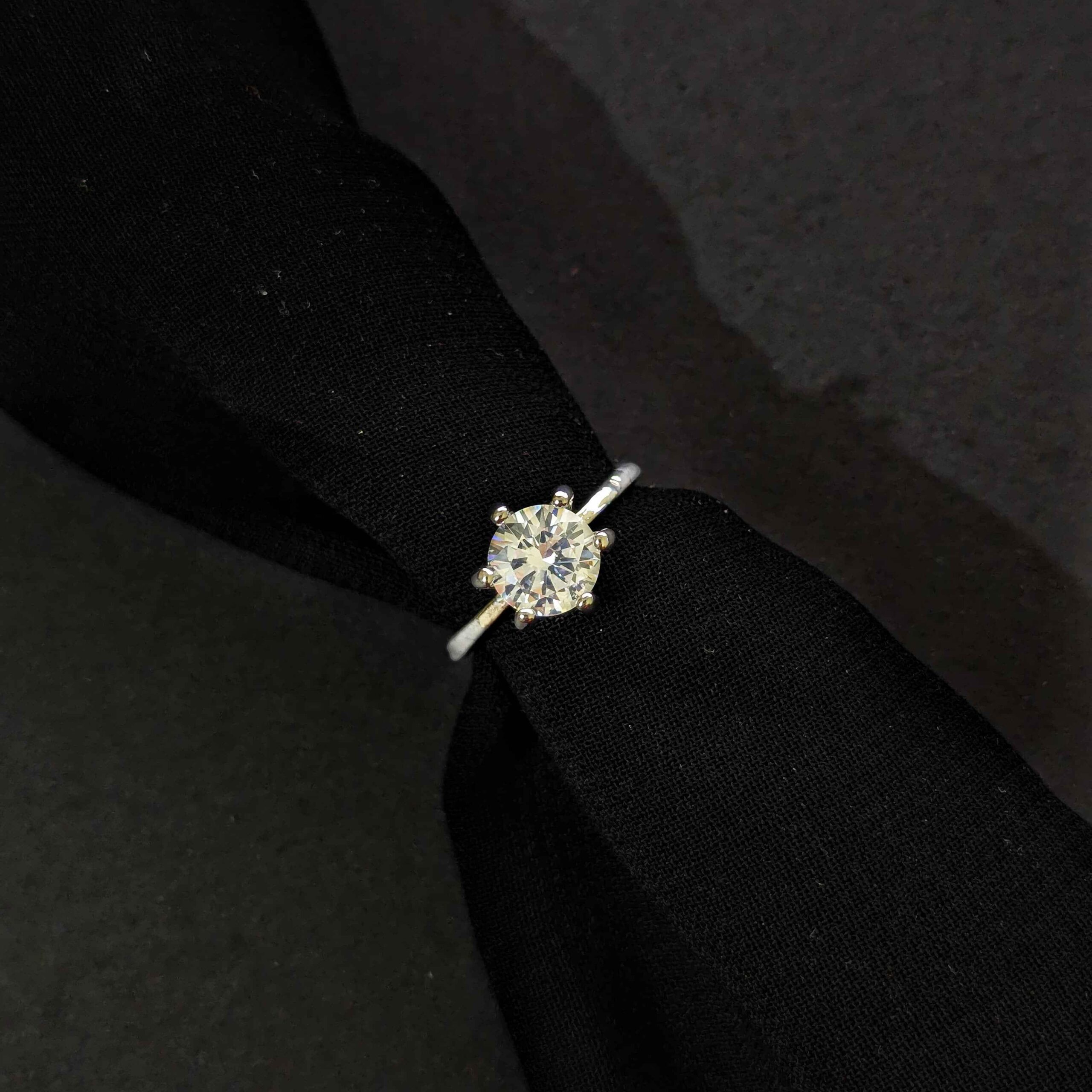 28d7d82e-22e5-4e98-9e2a-341e794ca91c Beautiful Classic Design 6 Claw Setting Rings Flower Basket Silver Ring for girls / women Beautiful Luxury ring