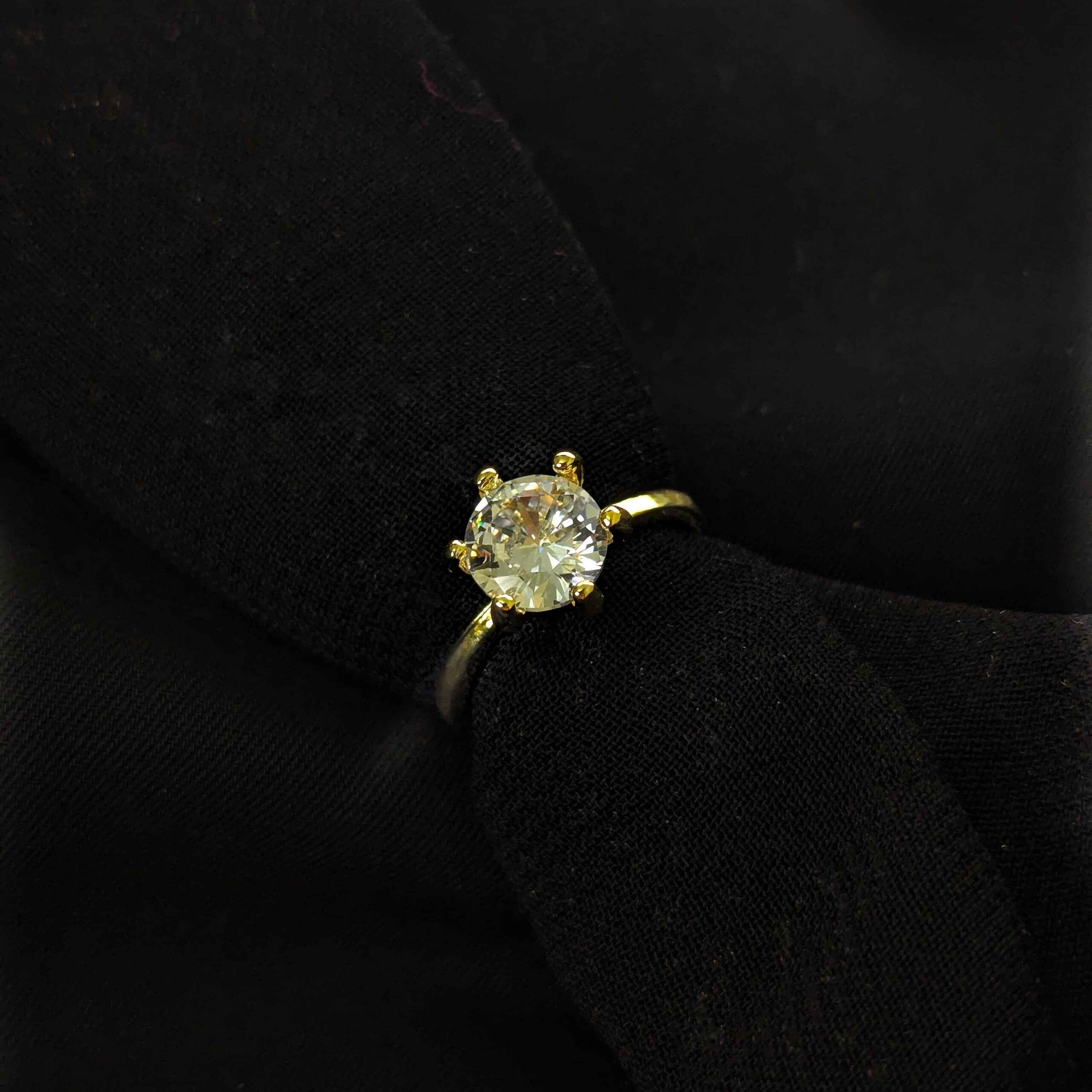 3ac1a897-cb5a-4a4c-8fd3-de3539f34585 Beautiful Classic Design 6 Claw Setting Rings Flower Basket Golden Ring for girls / women Beautiful Luxury ring