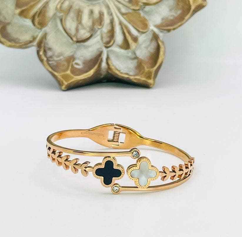 5f4f4149-ec8a-4b42-aad5-f154df45ed06 Black and White Stainless Steel Clover Lux