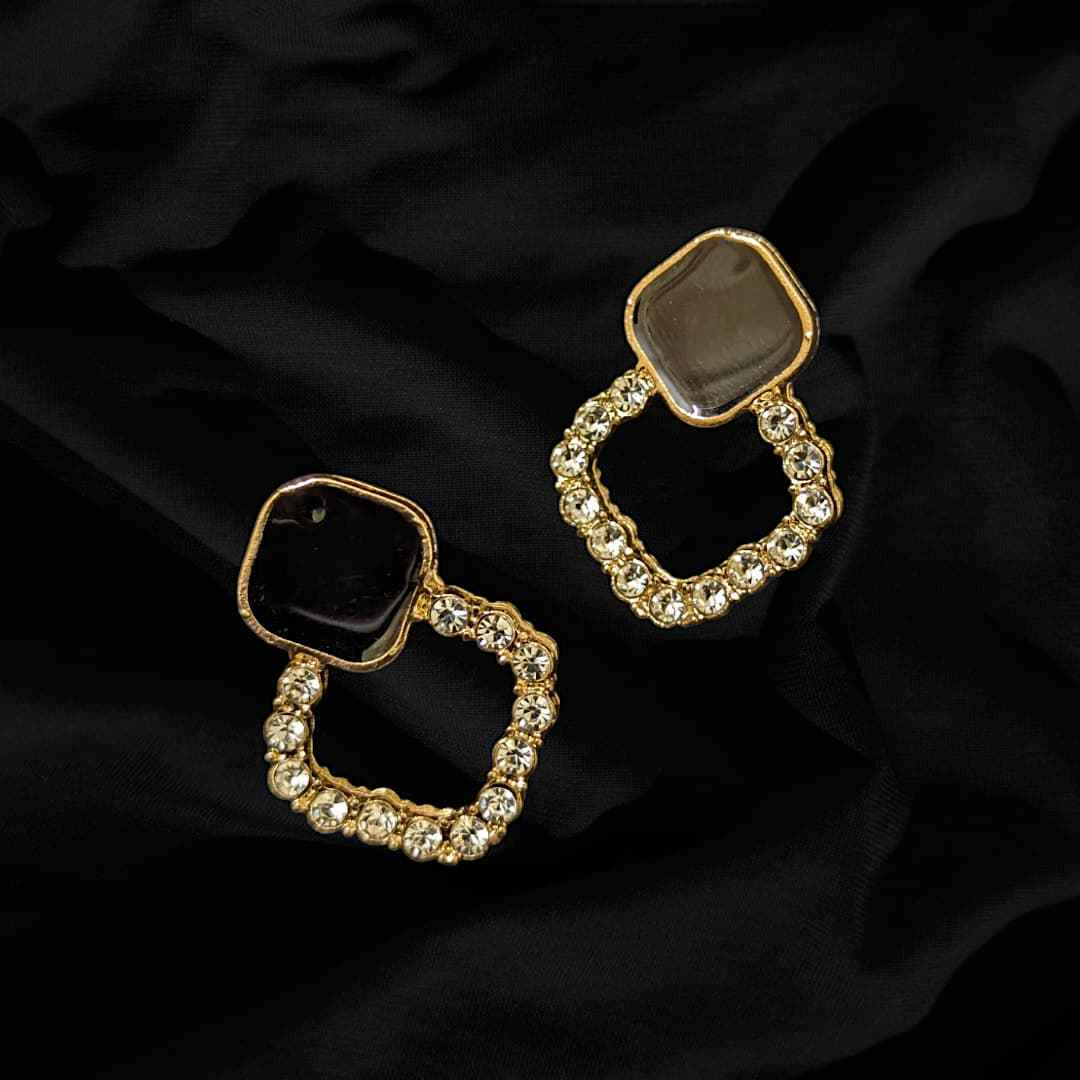 Square Golden Earrings with Zircon Classic Black Square Ear Stud Women's Fashion Shiny Rhinestone Earrings Hollow Geometric Ear Stud Wedding Bridal Accessories